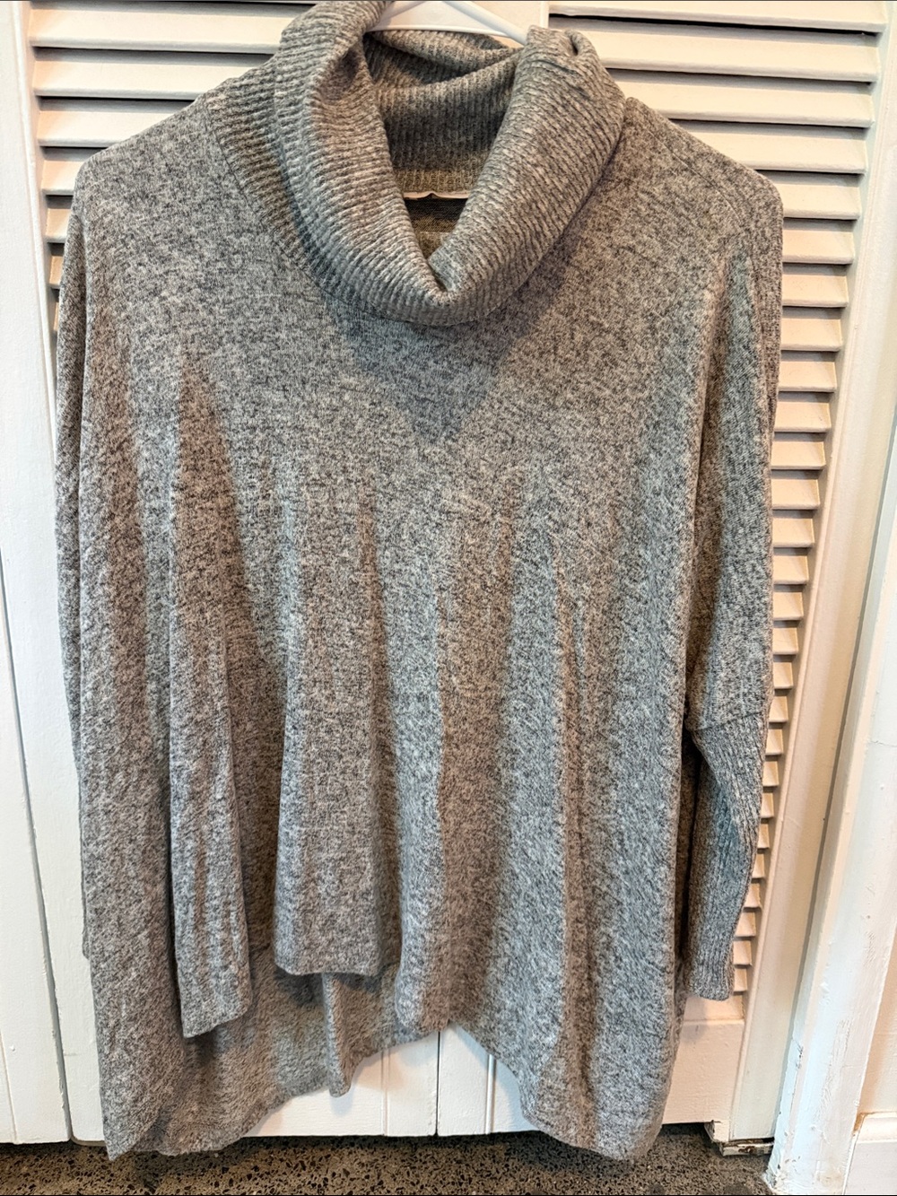 Pookie & Sebastian Cozy Gray Turtleneck Sweater